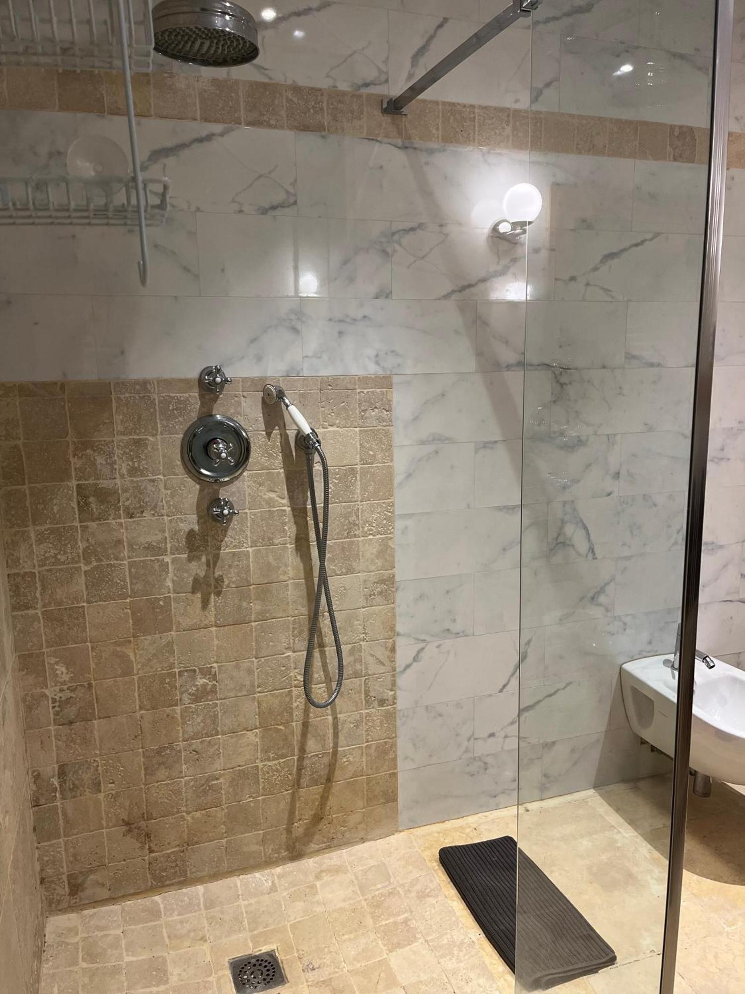 Grand Tamaris Hosting Bed & Breakfast Арл Екстериор снимка